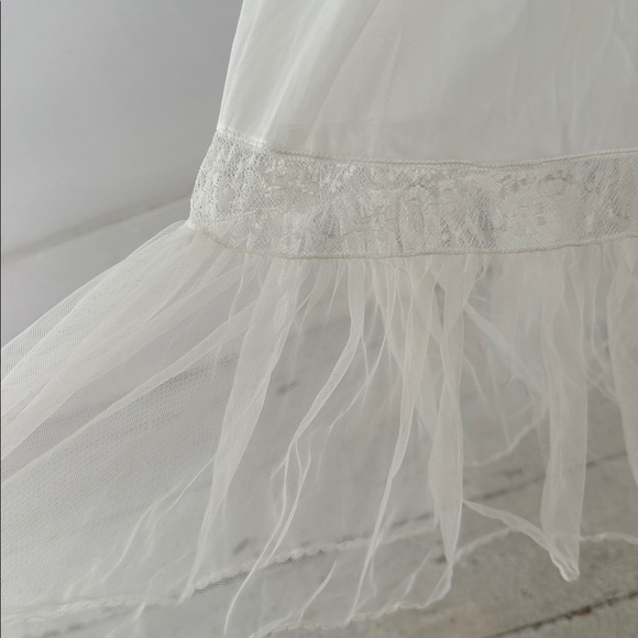 Vintage 50s Vanity Fair Angelic White Ruffle Lace Maxi Nightgown S/M - Picture 4 of 7